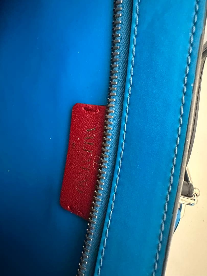 VLTN 青 ショルダーバッグ　ヴァレンティノ　ボディバッグ