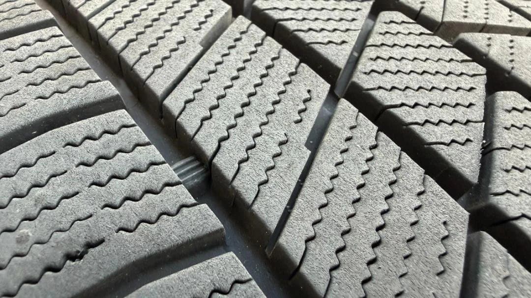 ブリヂストンVRX3  X3(G01)用 18インチスタッドレス