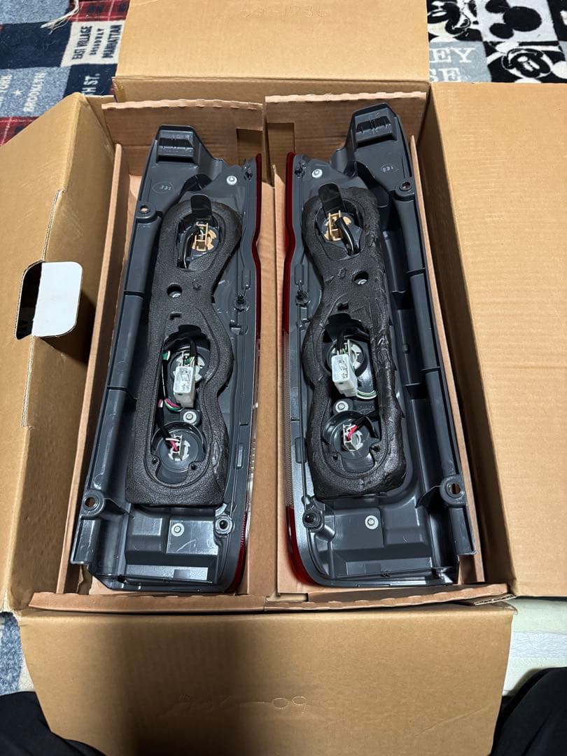 200系ハイエースバン　4型以後　純正クリアテール左右セット① 送料込み　美品