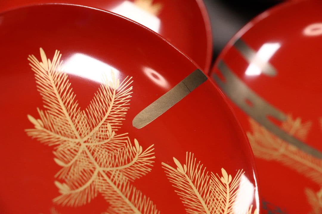 時代木製漆器 松に霞図 朱塗引き盃 二十九客 金蒔絵 小皿 木皿 MA350