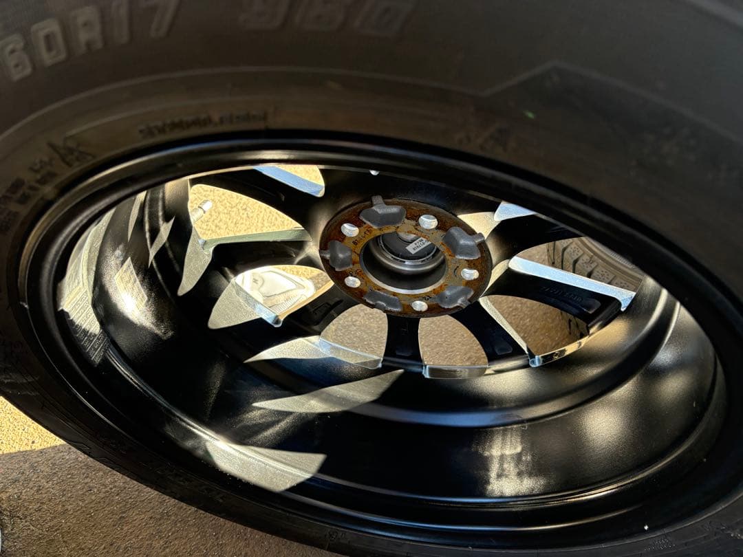 ちろるチロル215/60R17スタッドレスタイヤホイールセットナット付き