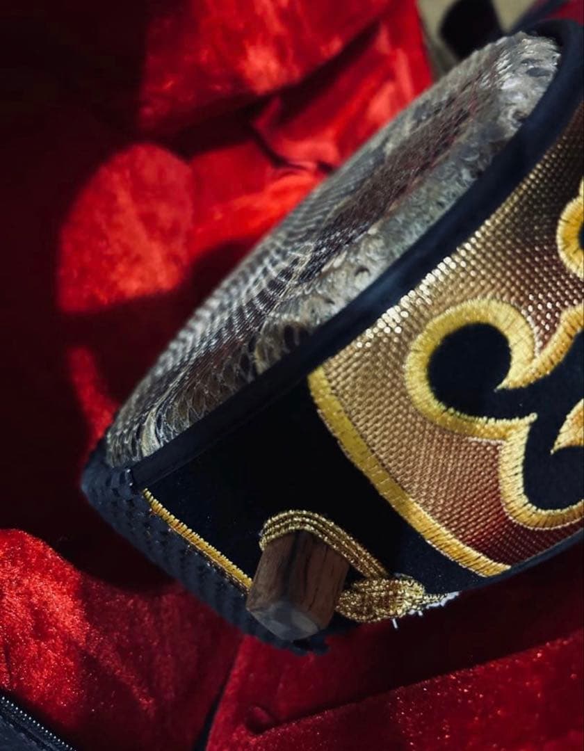 沖縄三線　本蛇皮張り　ケース付