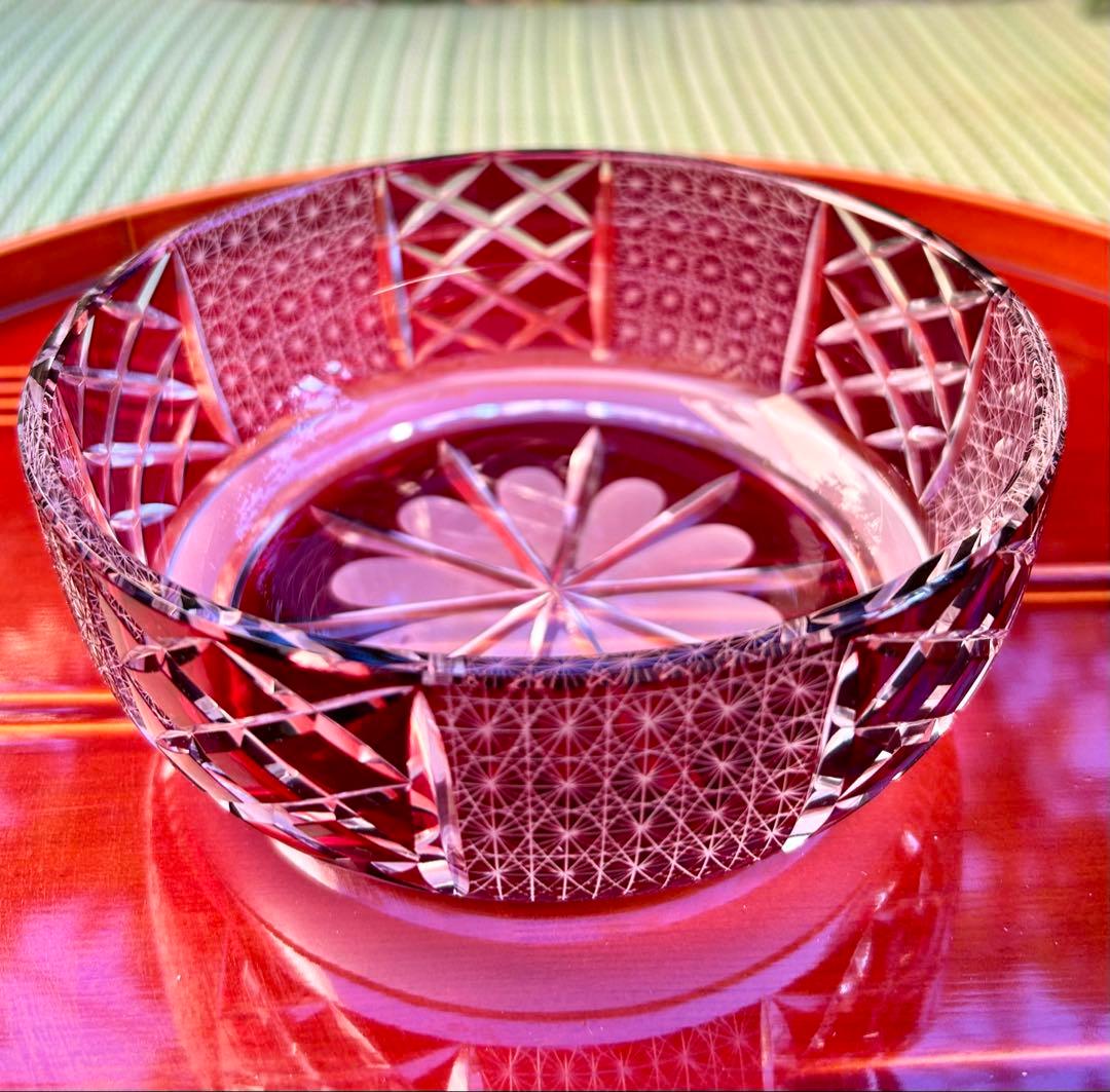 華硝　江戸切子　鉢　中鉢　飾り皿　糸菊つなぎ紋様　赤色カットガラスボウル
