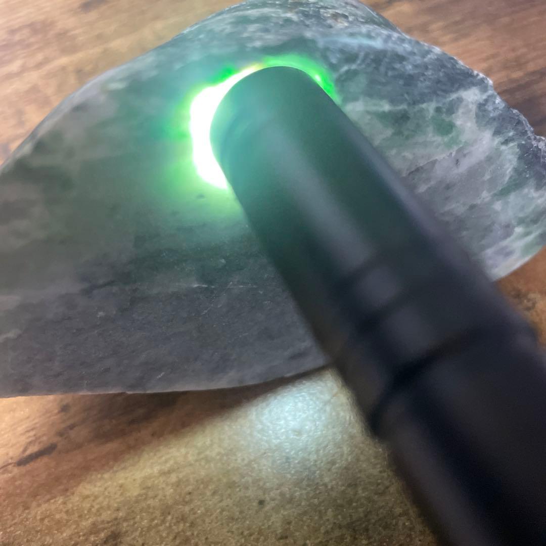 610g 糸魚川 翡翠 緑灰黒