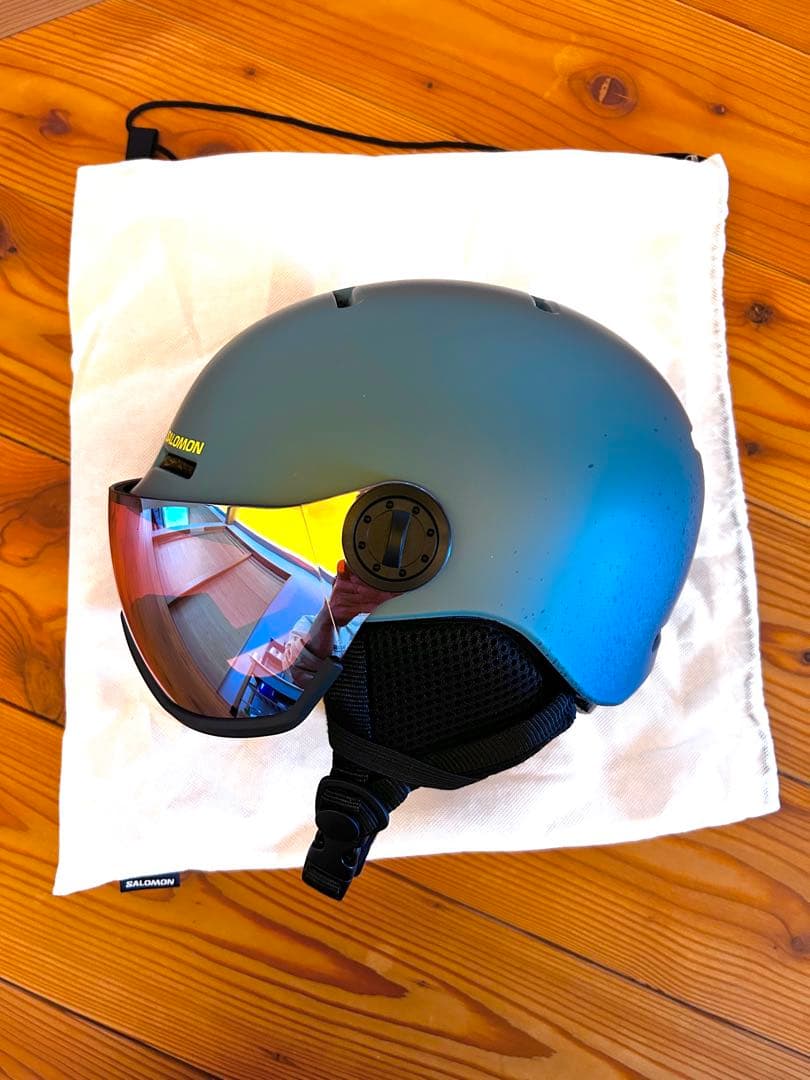 【極美品】SALOMON キッズヘルメット　Sサイズ49-53cm バイザー付き