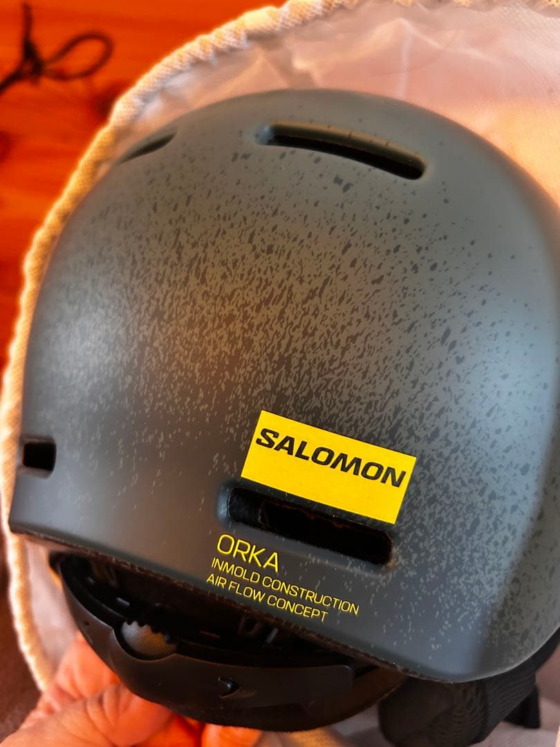 【極美品】SALOMON キッズヘルメット　Sサイズ49-53cm バイザー付き