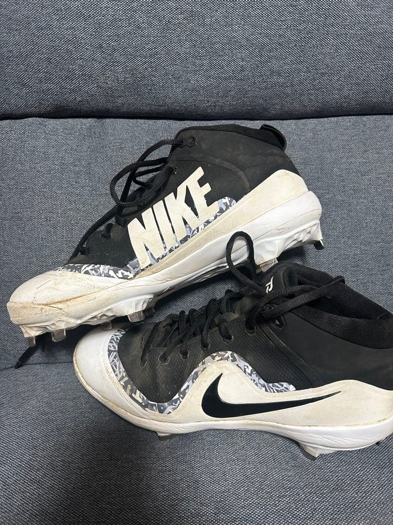 ナイキ⭐︎NIKE⭐︎トラウト⭐︎白黒⭐︎25cm⭐︎9本歯⭐︎金具⭐︎3/4⭐︎ミッド⭐︎中古