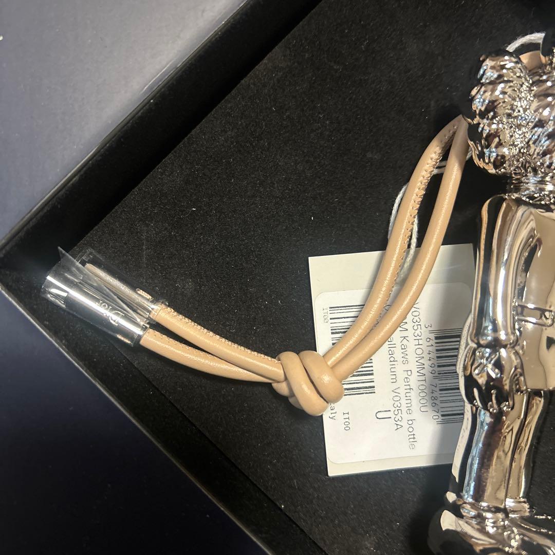 kaws dior 香水入れ