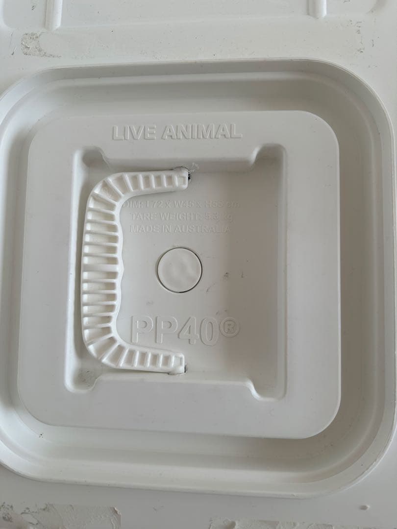 犬用ケージ （国際規格）送料込み。 手渡しの場合、4500円に変更可。たのメル便