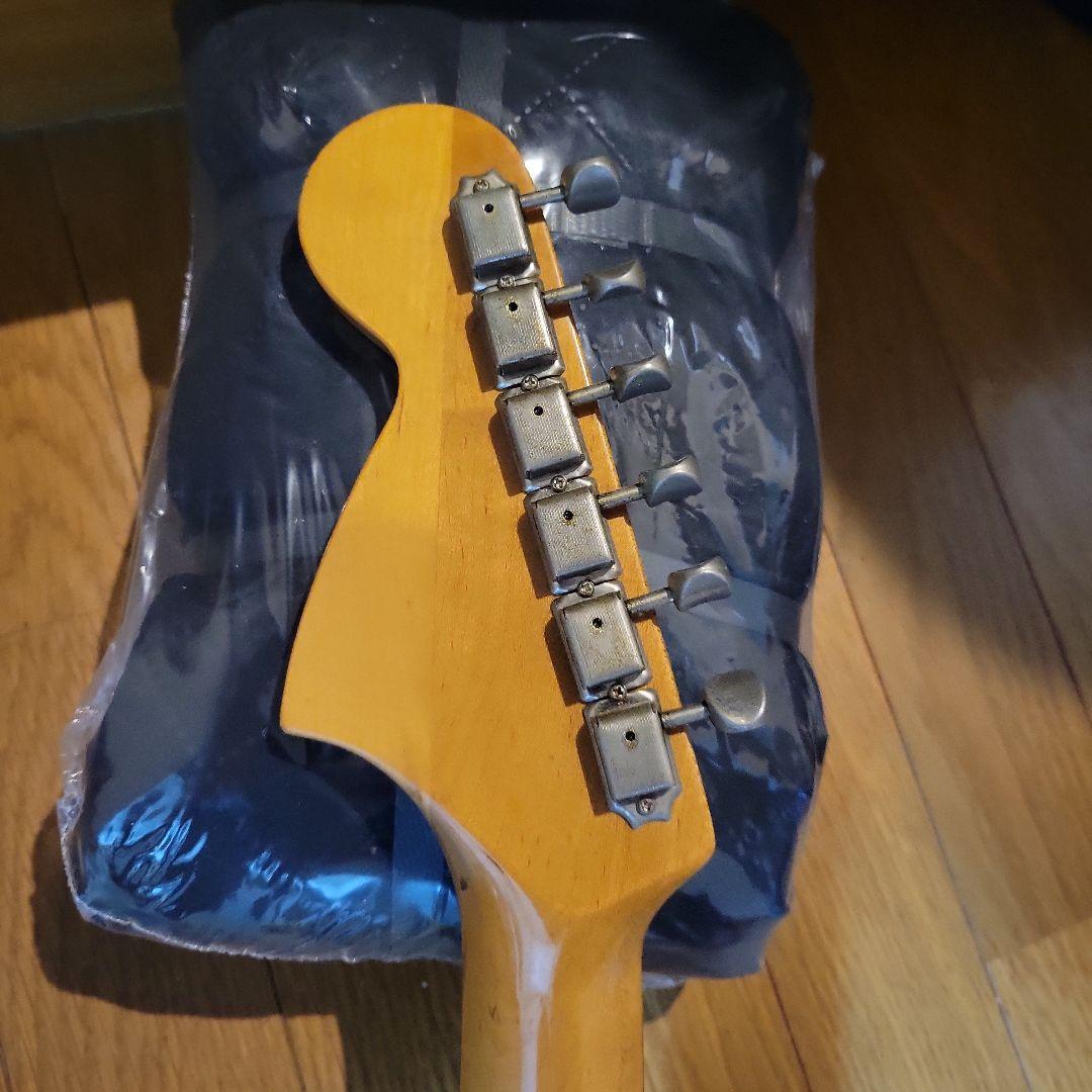 メーカー不明のストラトキャスタータイプのギター