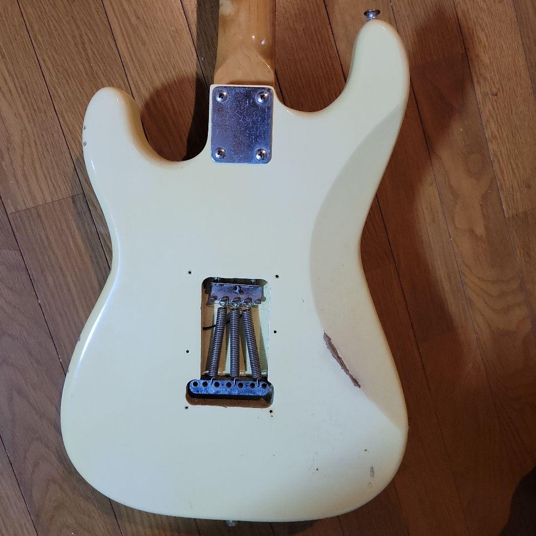 メーカー不明のストラトキャスタータイプのギター