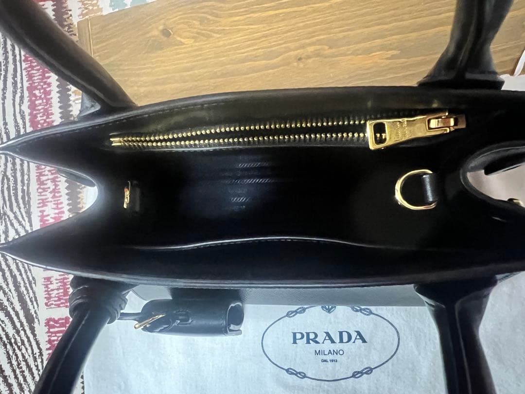 【最終値下げ】PRADAサフィアーノキュイールバッグ ブラック1BA156