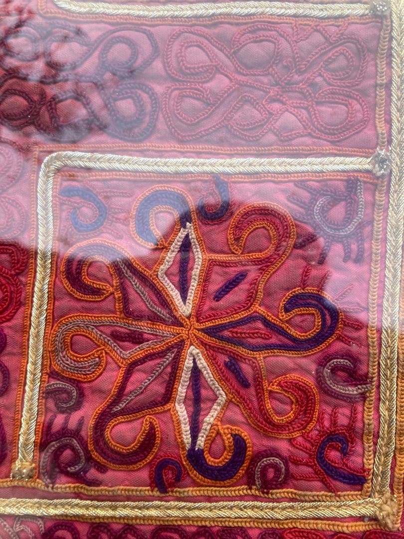 アフガニスタン　手仕事　民藝　装飾的な刺繍　ビーズ　アートフレーム