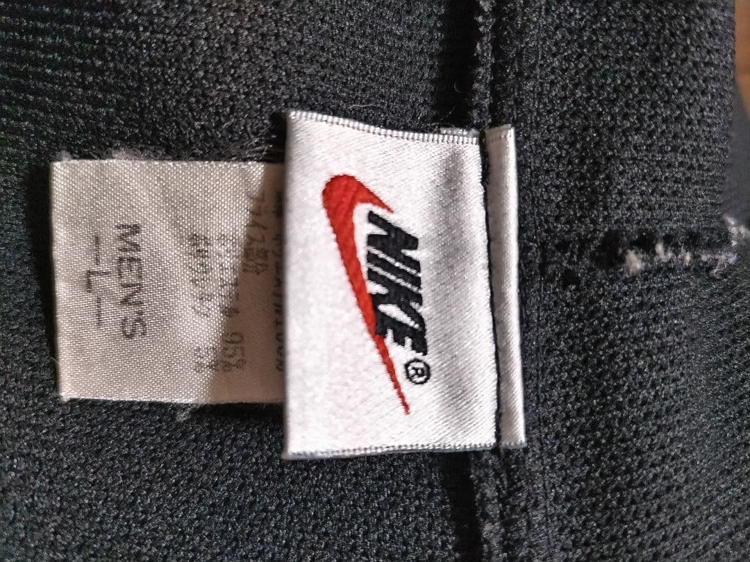 Nike SWOOSHフーディ ジップアップジャージ（VLA100 AUYI）