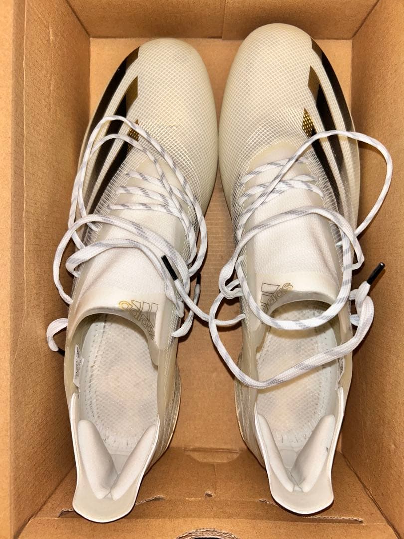 adidasXゴースト ホワイト/ゴールド スパイクシューズ FG