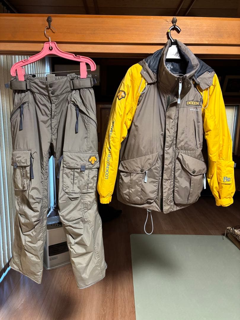 デサントスキーウェア　　　　上下セット Ｍサイズ