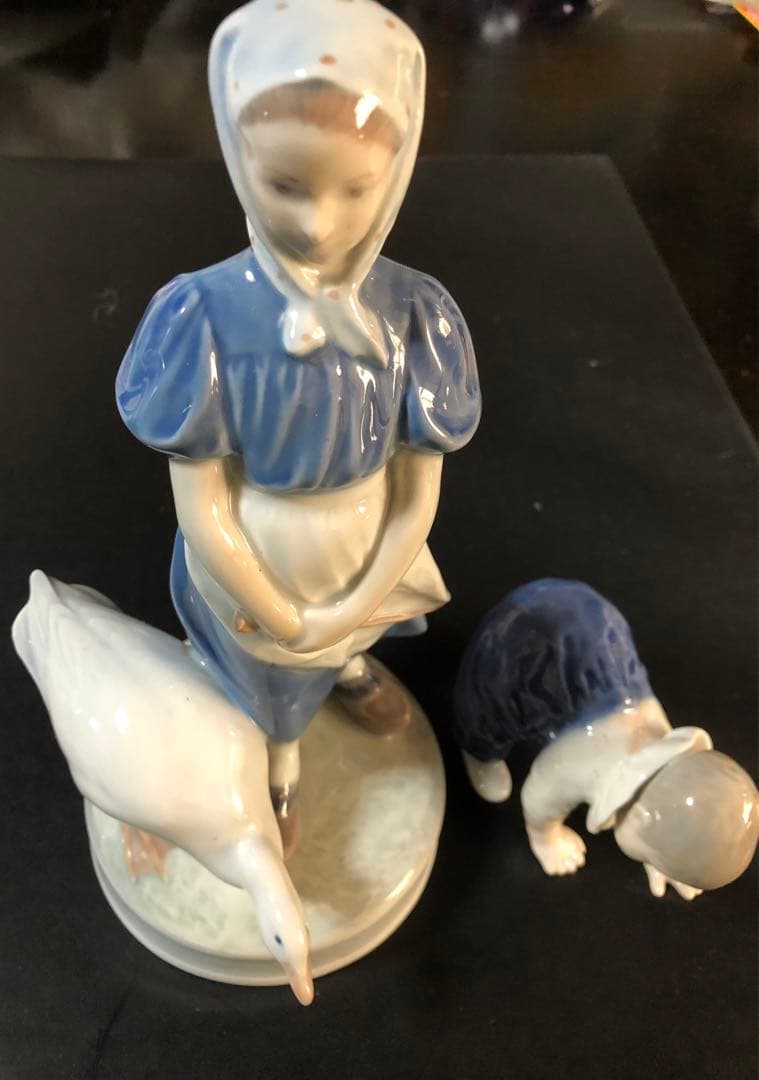 ロイヤルコペンハーゲン　＃527ガチョウと少女　＃1518はう赤ちゃんの2体‼️