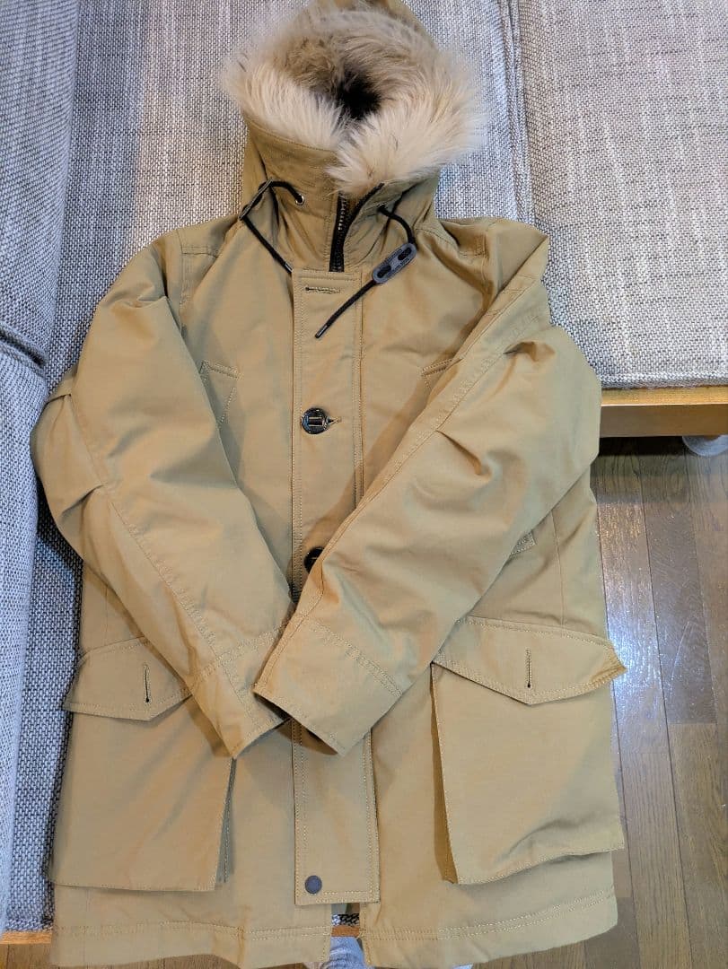 ナノユニバース　西川ダウン　ハイブリッドダウン　Mサイズ（S表記）