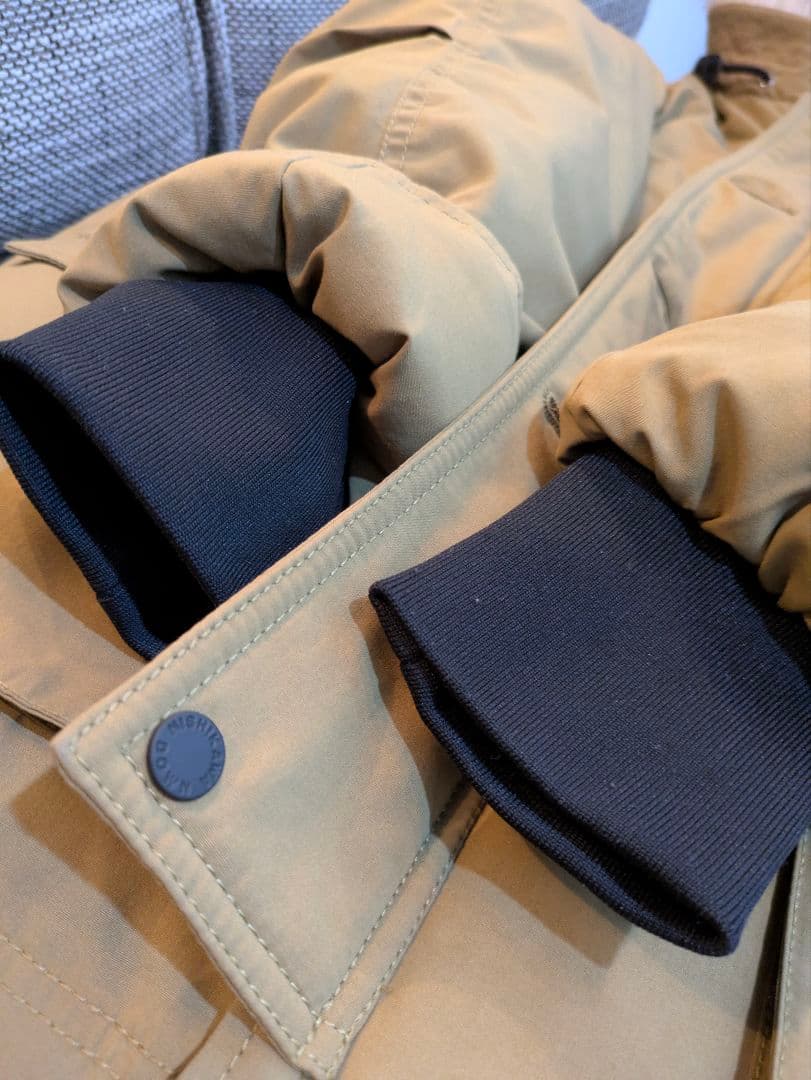 ナノユニバース　西川ダウン　ハイブリッドダウン　Mサイズ（S表記）