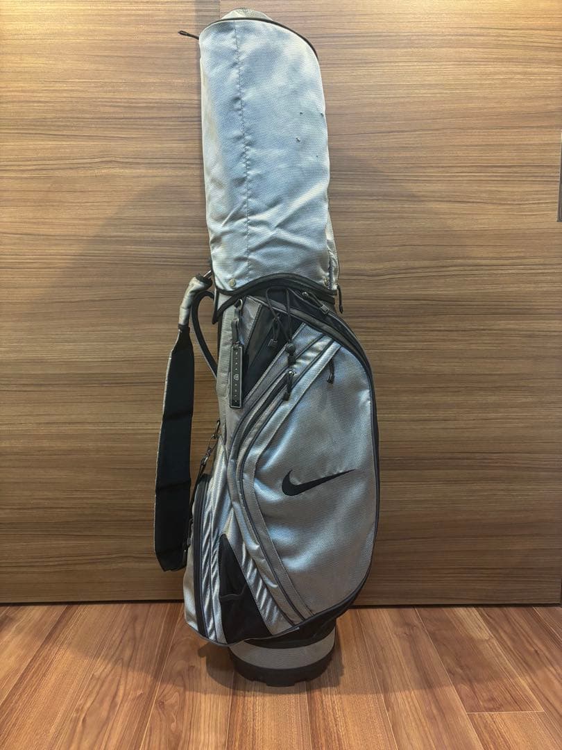Nike シルバー キャディバッグ