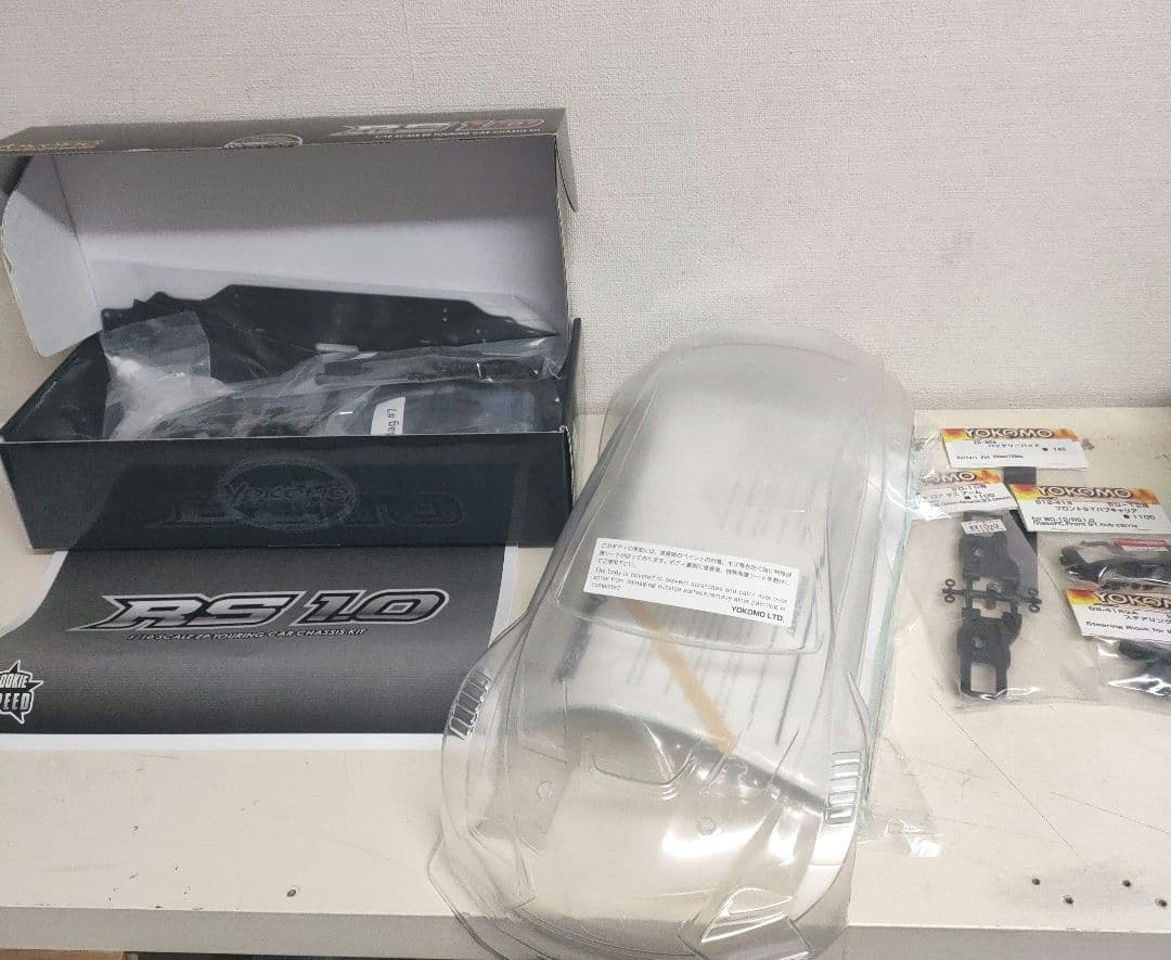 【未組立て】ヨコモ RS1.0シャーシ、未塗装ボディ、新品スペア部品付き