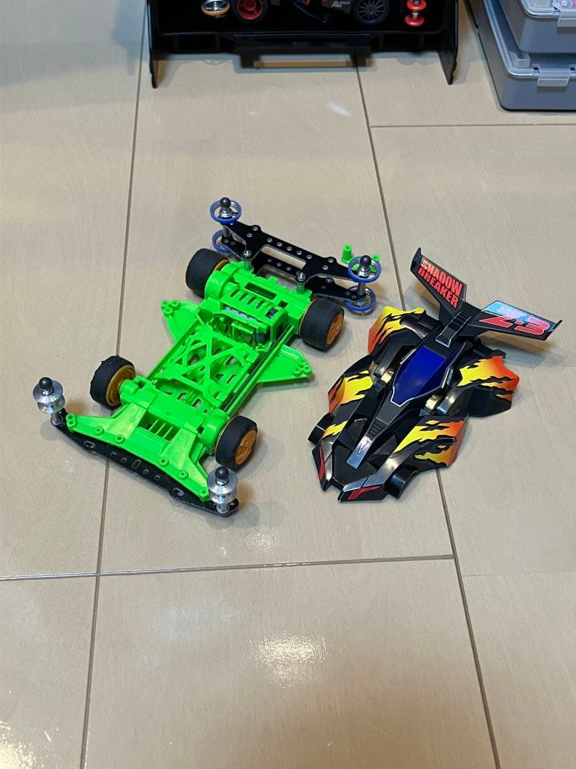 ミニ四駆 4台&ピットボックスセット