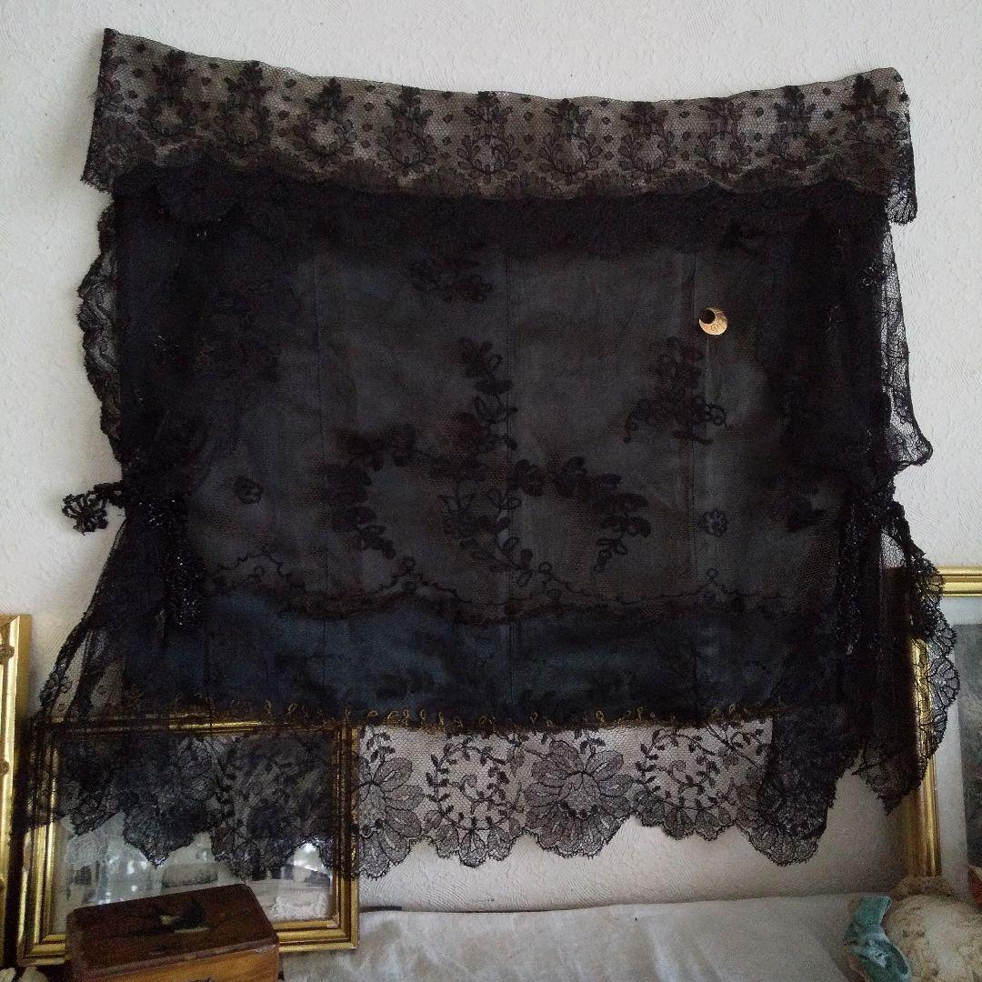 深まってゆく秋のためのミニカーテン アンティークブラックレースで ブライスにも