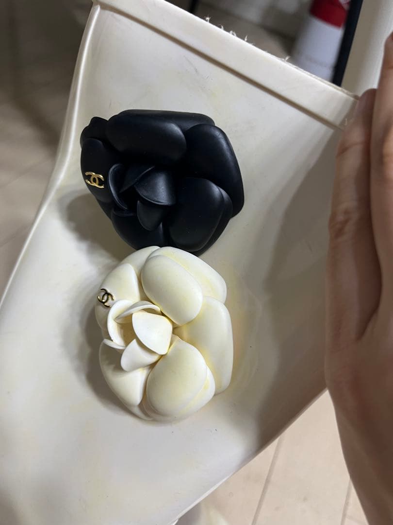 CHANELホワイト カメリアレインブーツ 花モチーフ