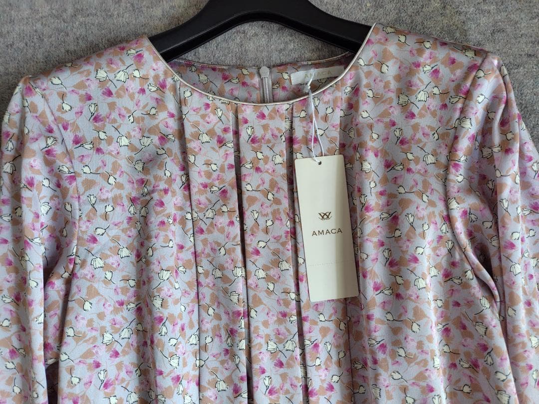 新品　 AMACAアマカ　優しいピンクの花柄ワンピース　38　ドレス44000円