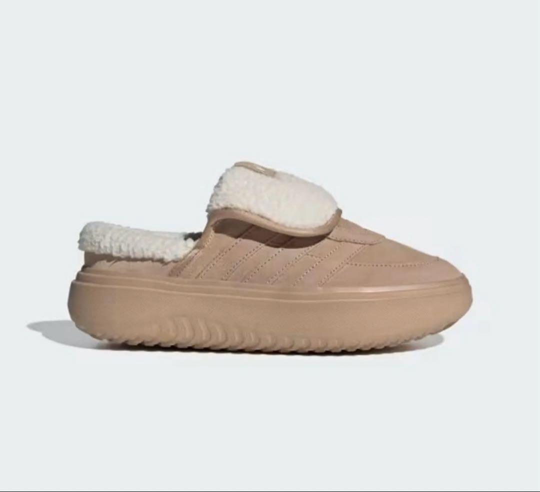 韓国限定adidas アディダス23.0㎝ グランドコートミュール　ボアサンダル