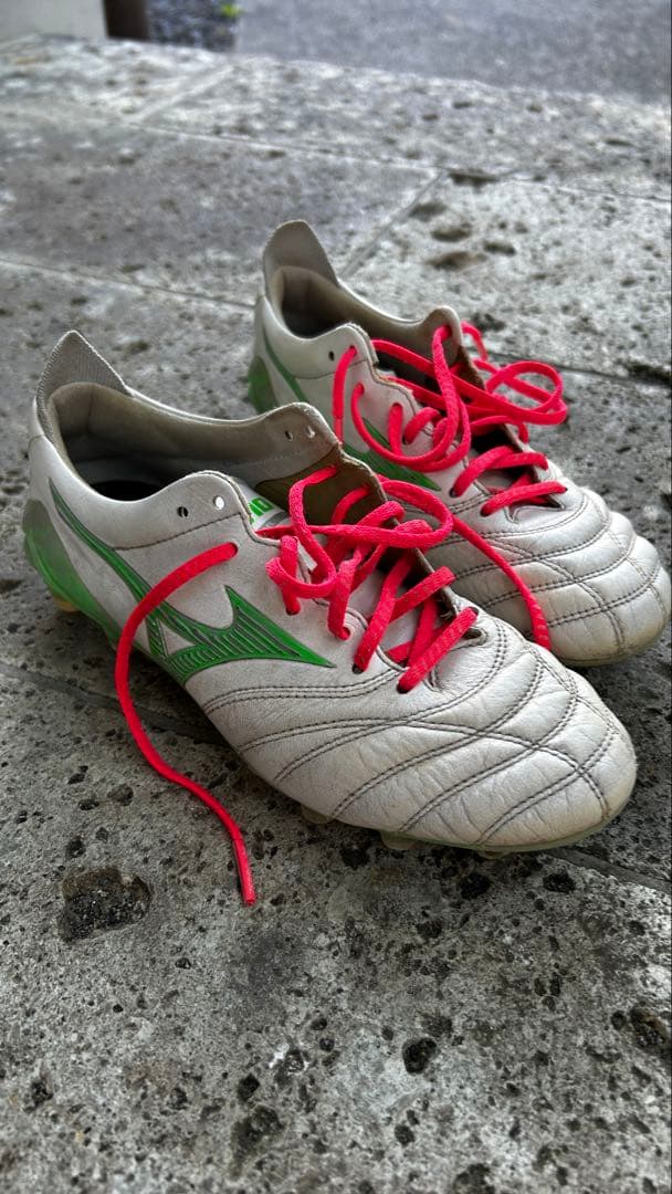 モレリアネオ4 22.5センチ　中古