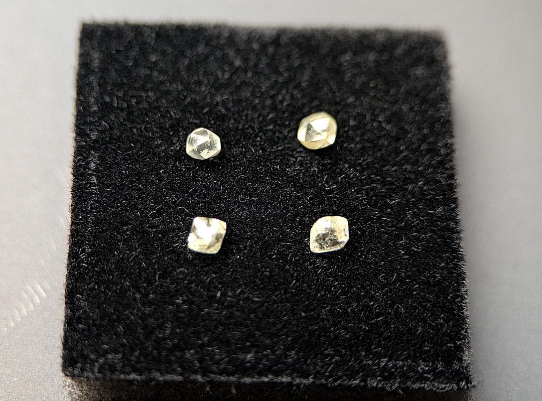 天然ダイヤモンド原石 蛍光４色セット 計0.376カラット ボツワナ産