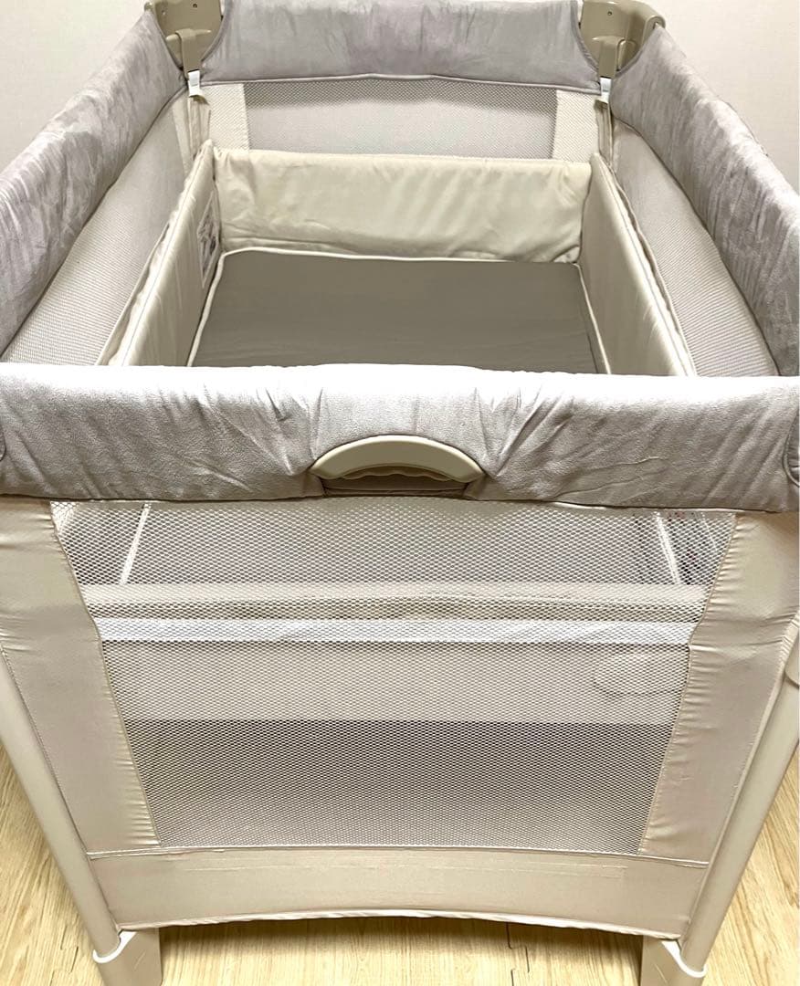 美品 送料無料 たためるベビーベッド ココネルエアープラス AB