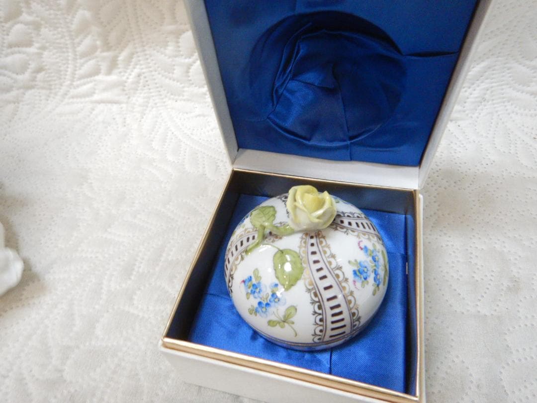 Herend ヘレンド　陶器 置物 花飾り　小物入れ