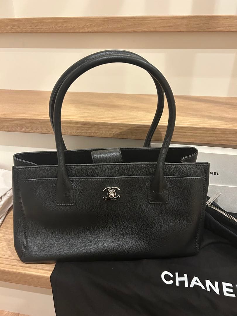 CHANEL ブラック レザートートバッグ