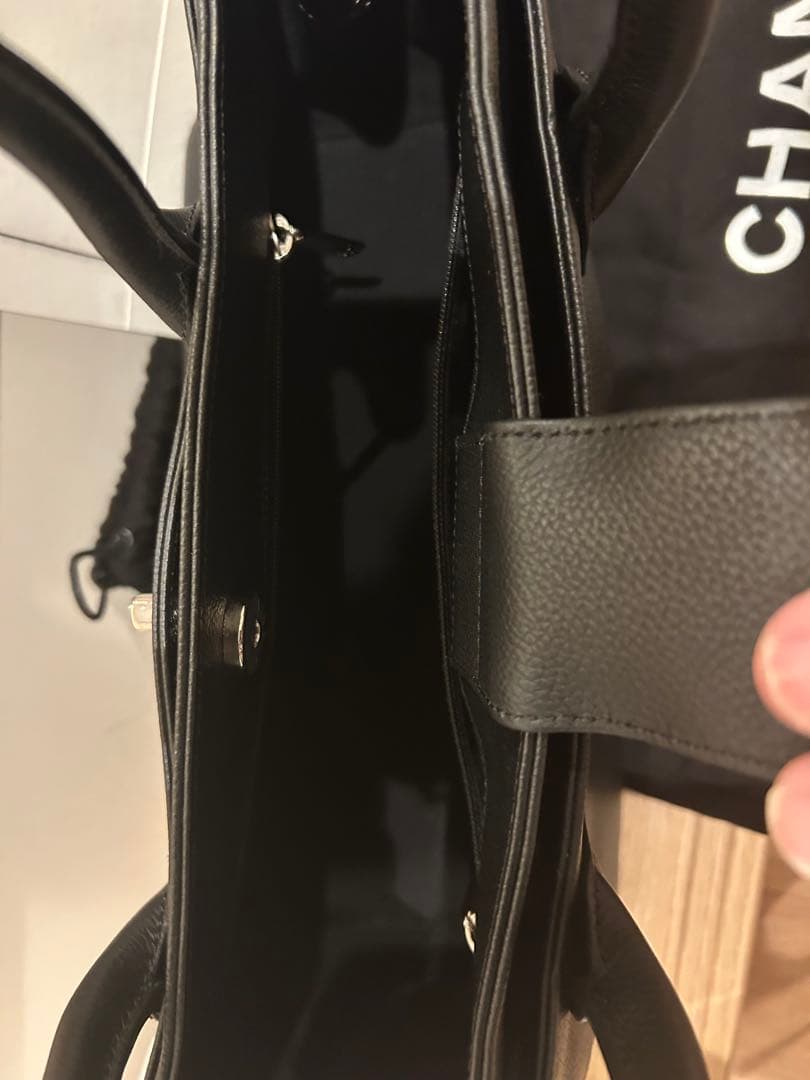 CHANEL ブラック レザートートバッグ