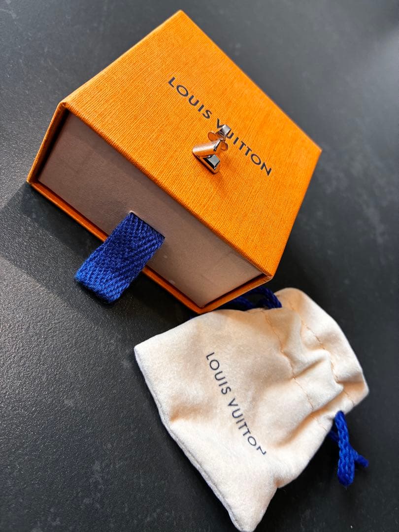 LOUIS VUITTON ルイヴィトン ピアス シルバー 片耳