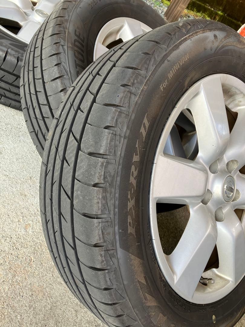 ニッサン エクストレイル 215/60R17 1／4個目