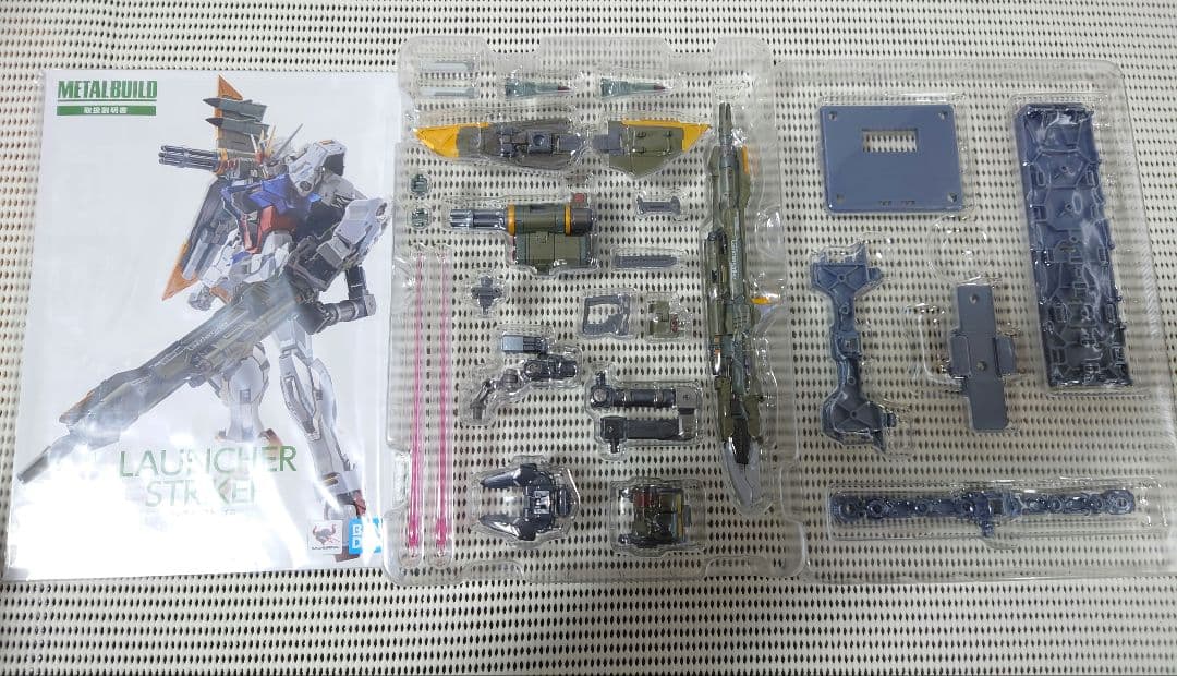 メタルビルド パーフェクト　ストライクガンダム　ヘリオポリス　ロールアウト