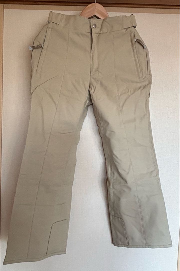 スキーウェア(女性用) フード付き淡い黄色