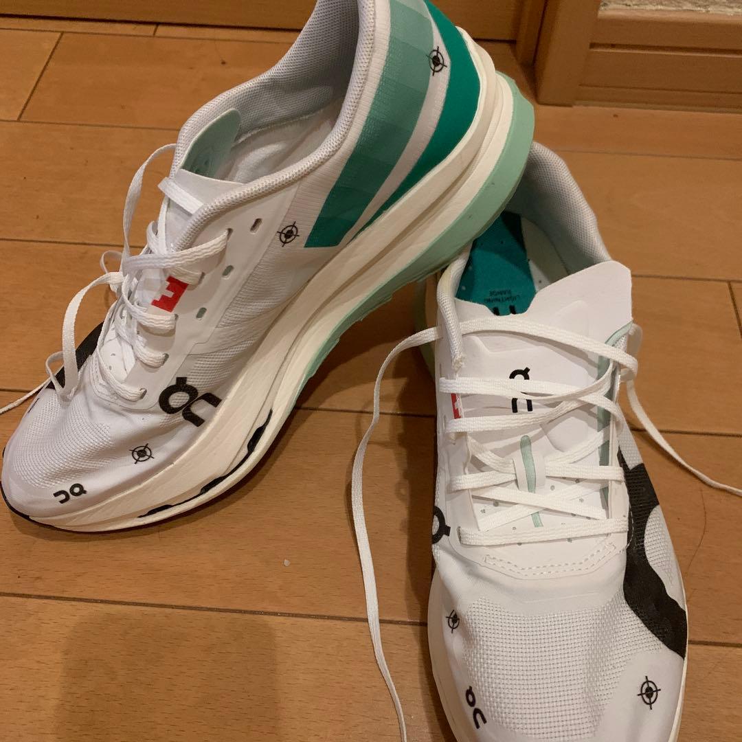 On Cloudboomecho3 ホワイト/グリーン