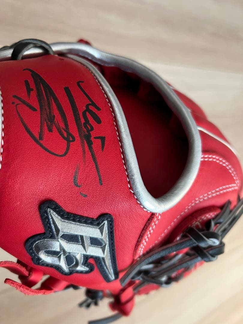 軟式野球グローブ 内竜也選手　直筆サイン入り