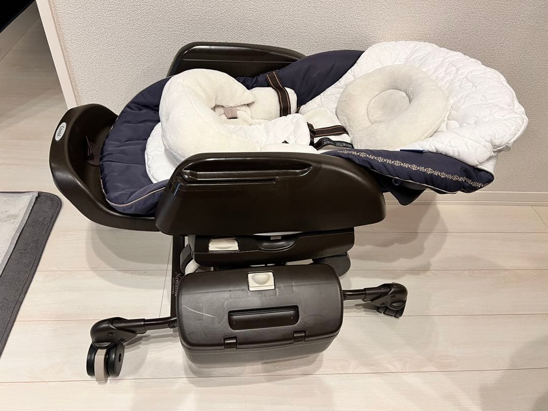 Combi ネムリラオートスウィング　BEDi