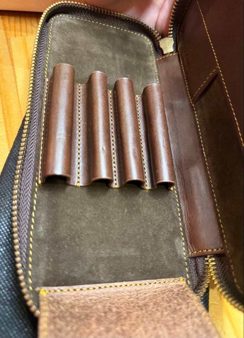 バハギア ペンケース ラウンドジップ型 プエブロ タバコ ブッテロー