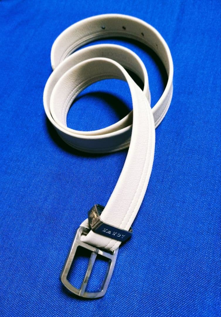 ✨特選品✨《LOEWE》✨ホワイト本革ベルト シルバーバックル 白ステッチベルト