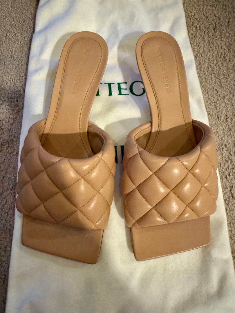 ⭐︎Bottega Veneta(ボッテガヴェネタ)⭐︎サンダル　パデッド ミュール