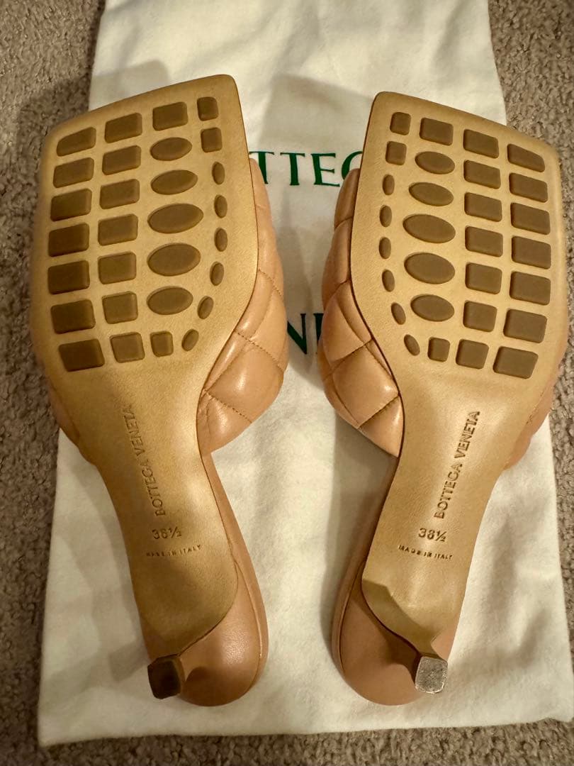 ⭐︎Bottega Veneta(ボッテガヴェネタ)⭐︎サンダル　パデッド ミュール