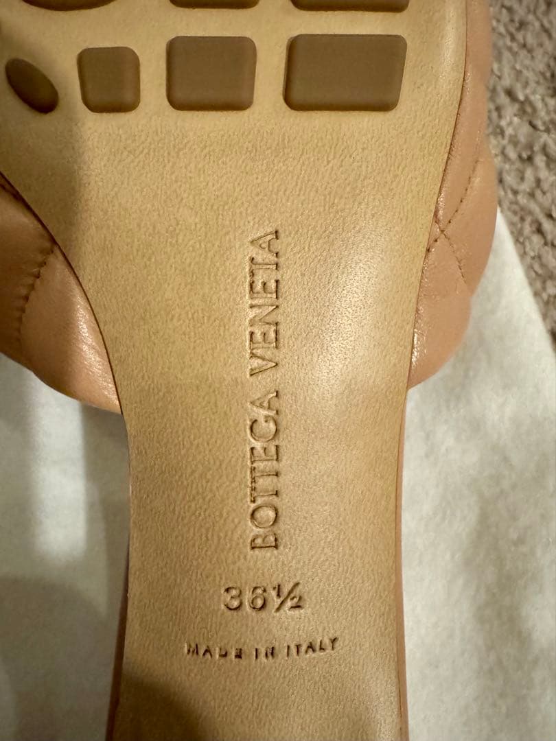 ⭐︎Bottega Veneta(ボッテガヴェネタ)⭐︎サンダル　パデッド ミュール