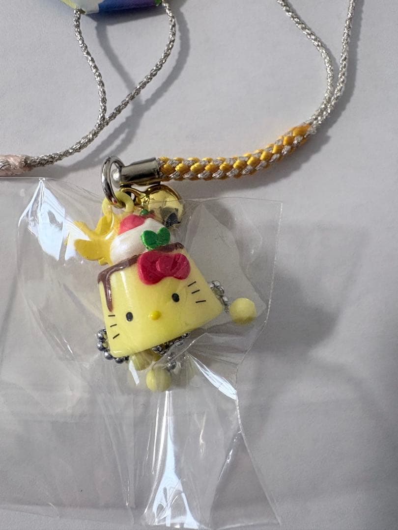 ハローキティ 神戸ハーバーランド　ご当地限定　ケーキ　根付　ストラップ　廃盤