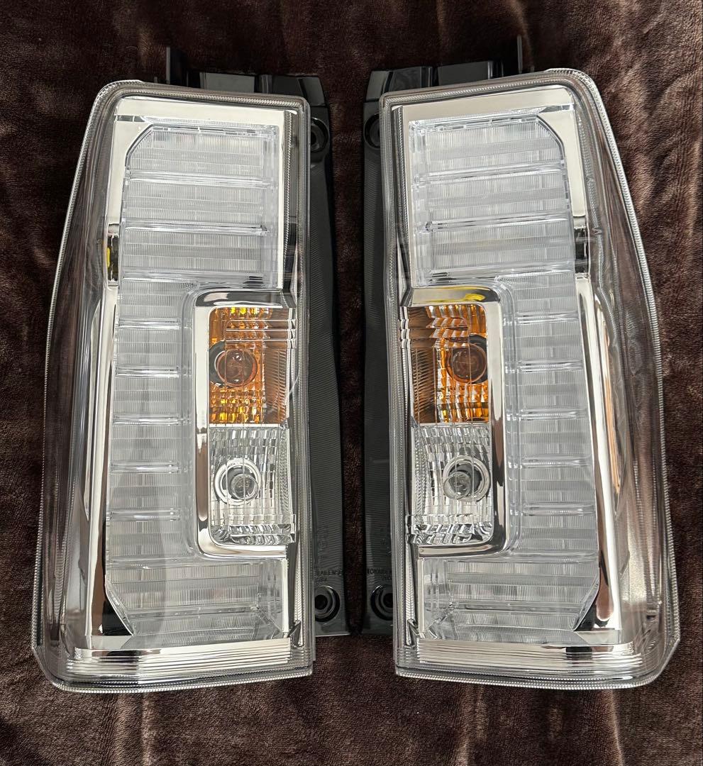 LA600S 前期 タントカスタム 純正テール 左右セット